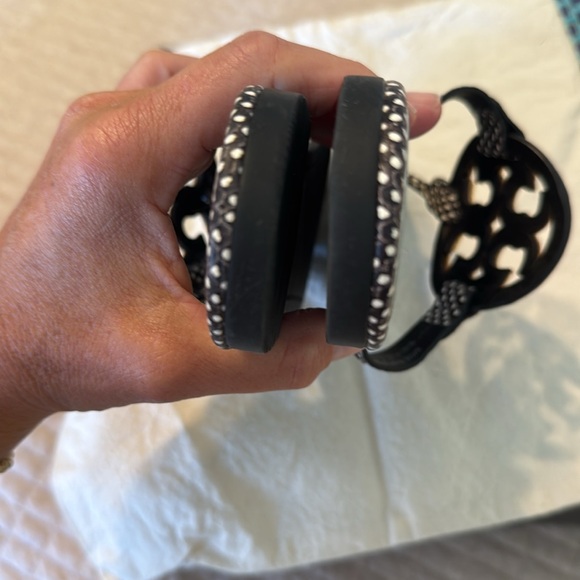 TORY BURCH 8.5 Gold Metal Miller Embossed black & white sandal. Like New - Picture 4 of 6